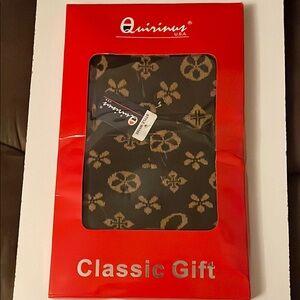 Quirinus USA Gift Set - Black and Gold Pattern